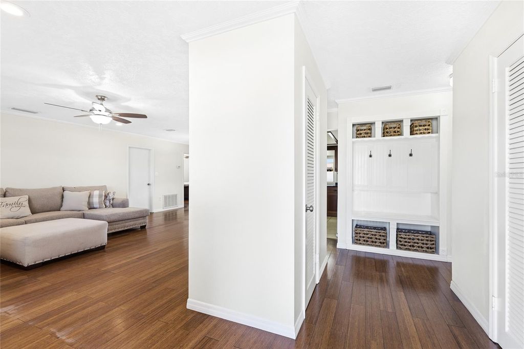 Image 6 of property listing at 5715 2ND AVENUE DRIVE NW, Bradenton, FL 34209