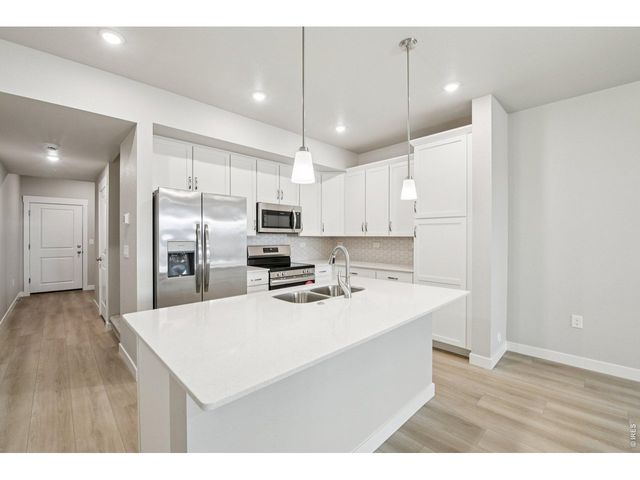 410 High Point Dr B-104, Longmont, CO 80504