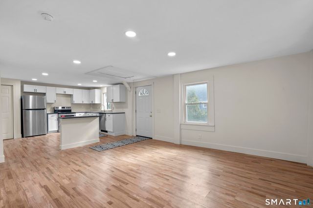 433 Main Street, New Hartford, CT 06057