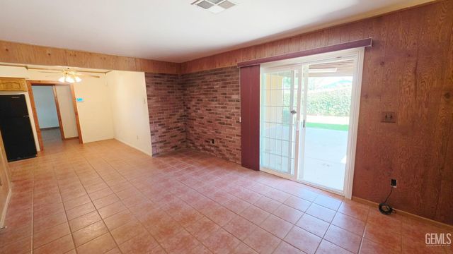 1118 Washington Avenue, Bakersfield, CA 93308