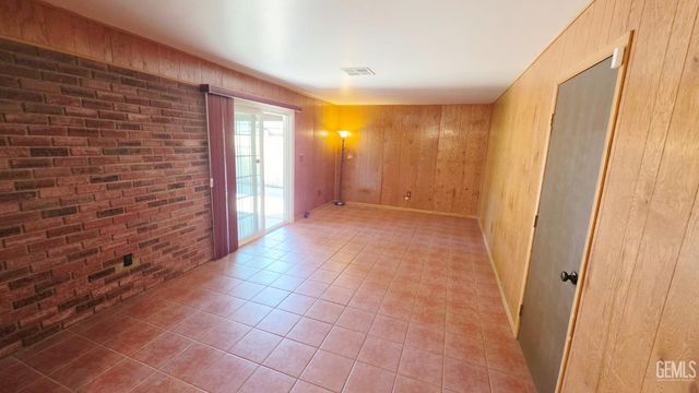 1118 Washington Avenue, Bakersfield, CA 93308