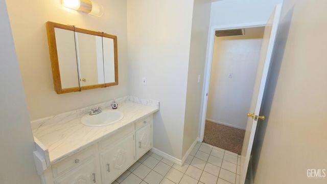 1118 Washington Avenue, Bakersfield, CA 93308