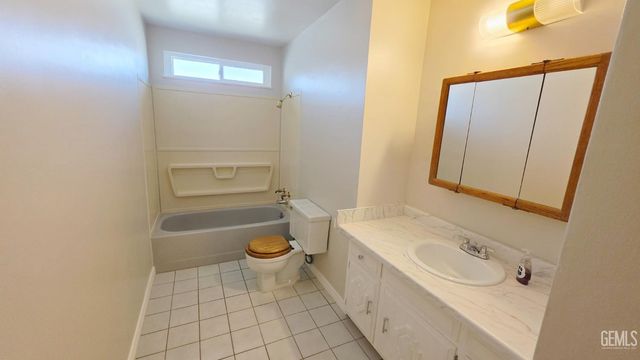 1118 Washington Avenue, Bakersfield, CA 93308