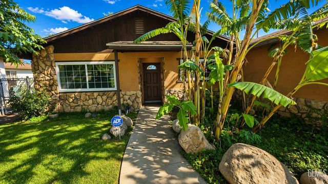 1118 Washington Avenue, Bakersfield, CA 93308