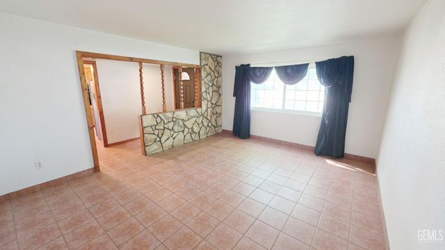 1118 Washington Avenue, Bakersfield, CA 93308