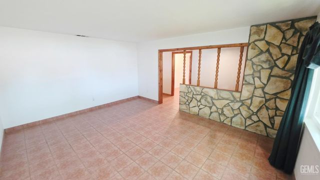 1118 Washington Avenue, Bakersfield, CA 93308