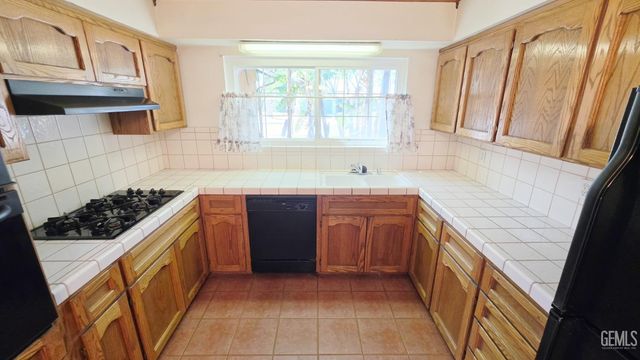 1118 Washington Avenue, Bakersfield, CA 93308