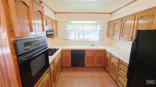 1118 Washington Avenue, Bakersfield, CA 93308