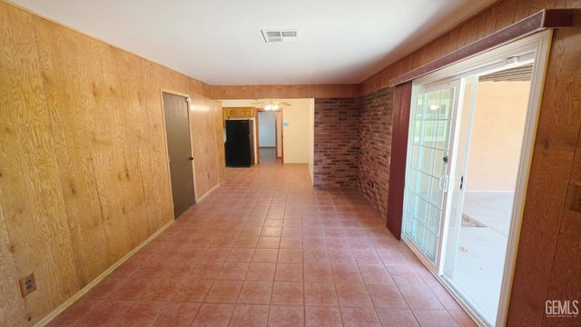 1118 Washington Avenue, Bakersfield, CA 93308