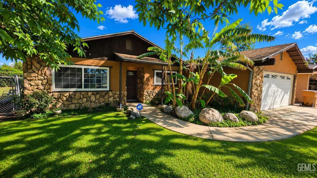 1118 Washington Avenue, Bakersfield, CA 93308