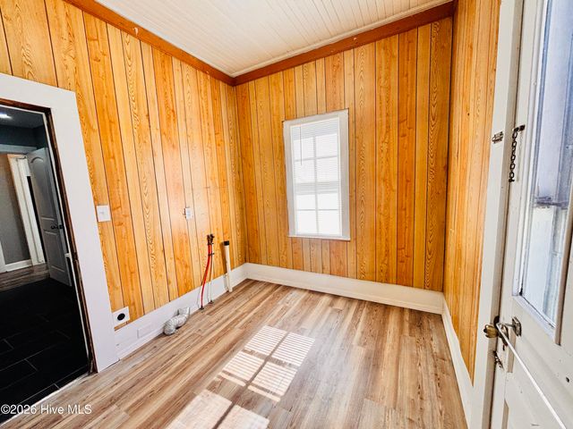 201 N Massey Street, Selma, NC 27576