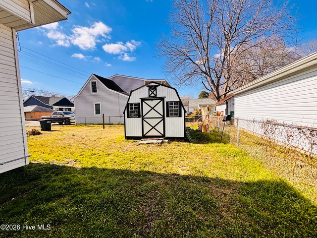 201 N Massey Street, Selma, NC 27576