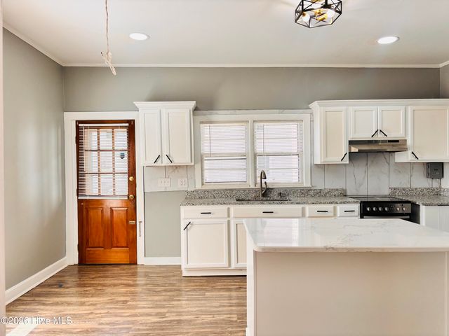 201 N Massey Street, Selma, NC 27576