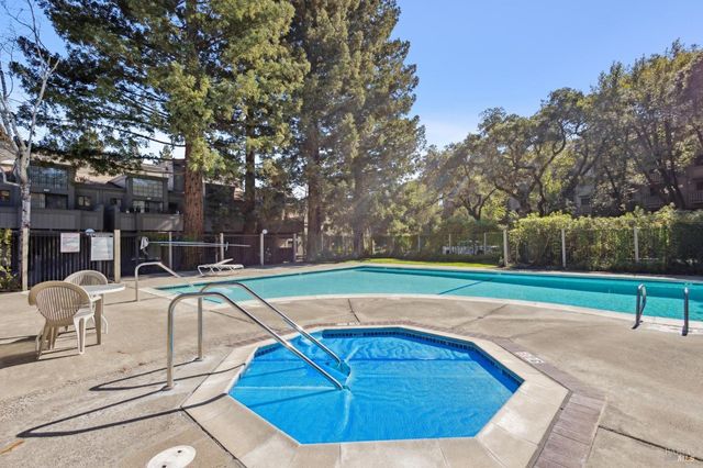 109 Pelican Ln, Novato, CA 94949