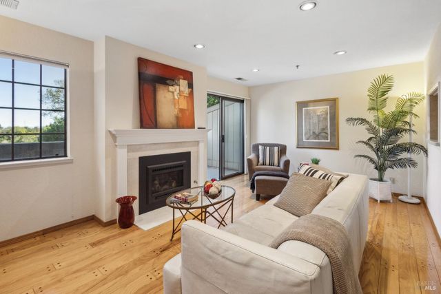 109 Pelican Ln, Novato, CA 94949