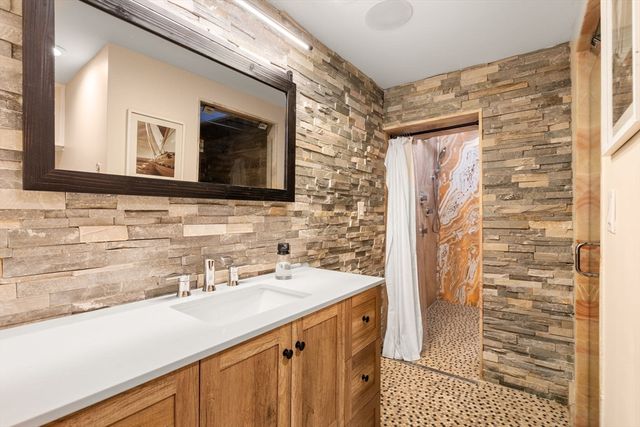 6 Henchman St 4-6, Boston, MA 02113