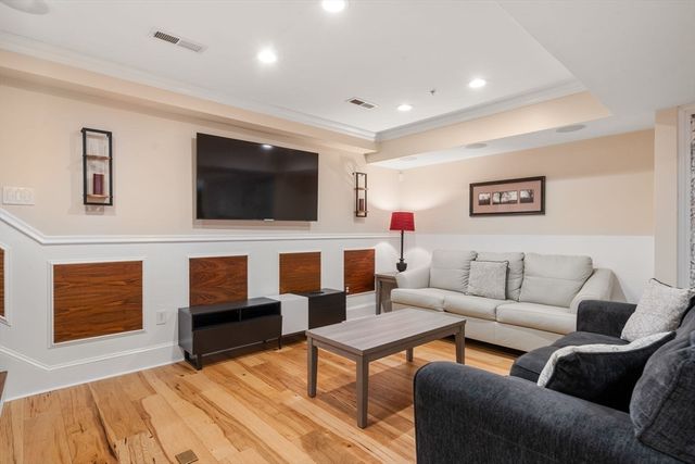 6 Henchman St 4-6, Boston, MA 02113