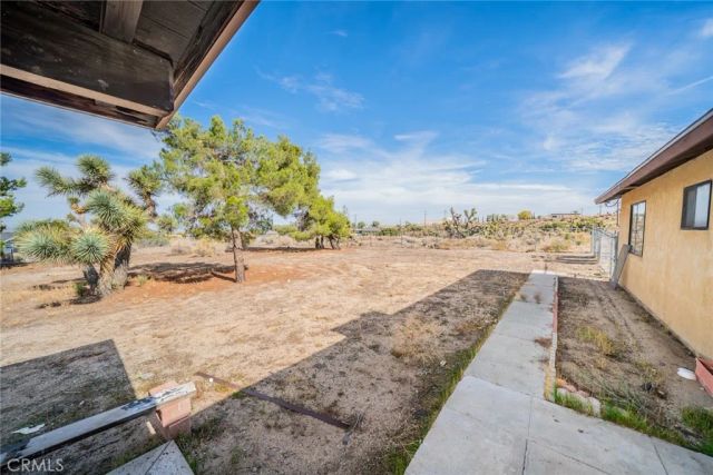 3818 Sunnyslope Road, Phelan, CA 92371