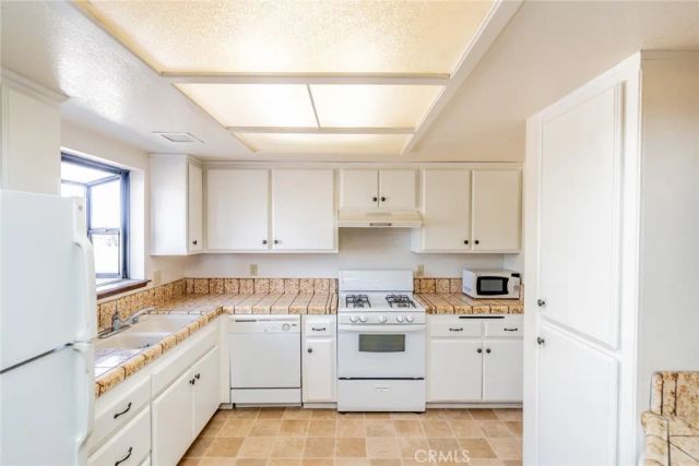 3818 Sunnyslope Road, Phelan, CA 92371