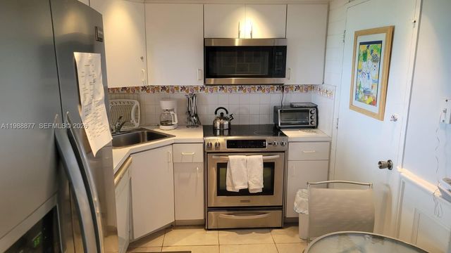 5601 Collins Ave 1110, Miami Beach, FL 33140