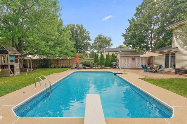 118 Beechcraft Drive, New Lenox, IL 60451