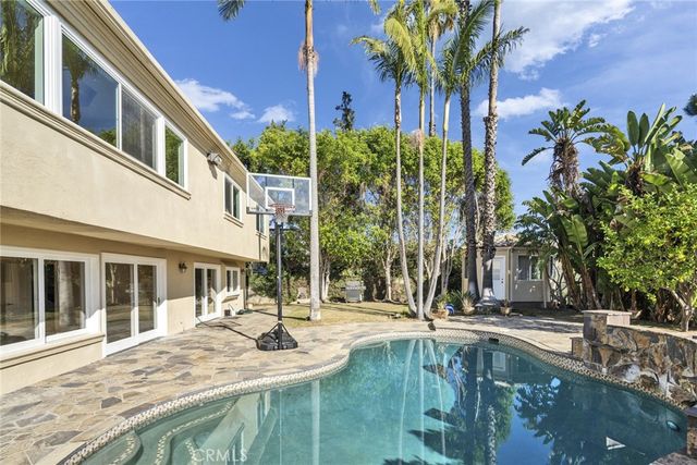 2412 Jupiter, Los Angeles, CA 90046