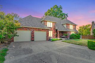 2454 East Meadow Drive, Springfield, MO 65804