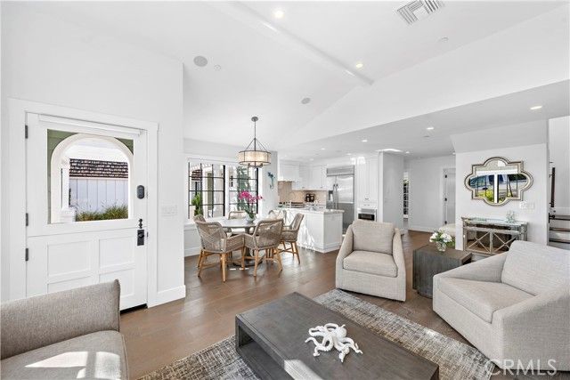 156 Pearl Street, Laguna Beach, CA 92651