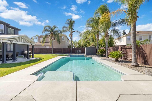 556 Sherborne Ct, Galt, CA 95632