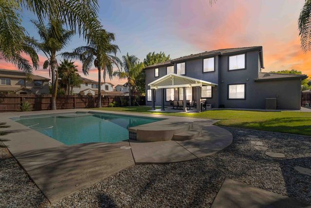 556 Sherborne Ct, Galt, CA 95632