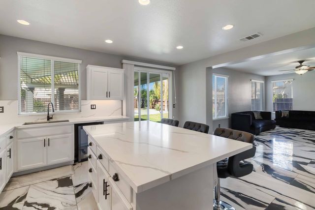 556 Sherborne Ct, Galt, CA 95632