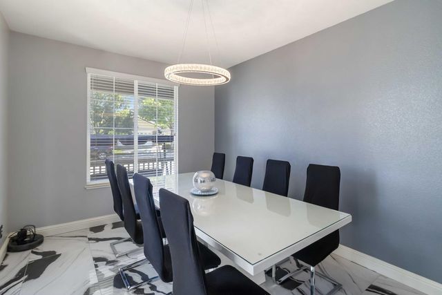 556 Sherborne Ct, Galt, CA 95632