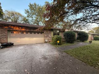 5910 Moore Rd, Knoxville, TN 37920