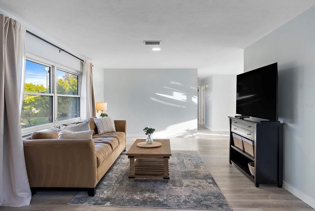 514 HARBOR DRIVE S, Venice, FL 34285