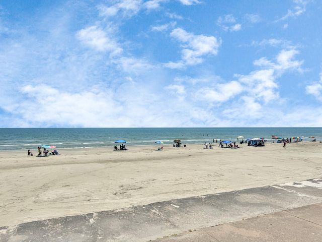 1504 Christopher Columbus Boulevard, Galveston, TX 77550