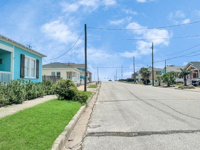 1504 Christopher Columbus Boulevard, Galveston, TX 77550