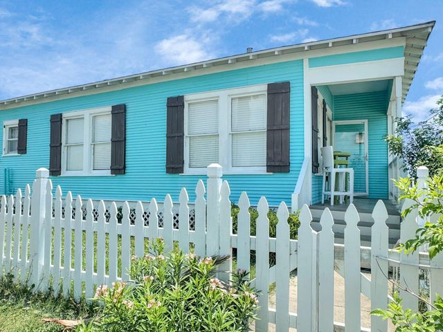 1504 Christopher Columbus Boulevard, Galveston, TX 77550