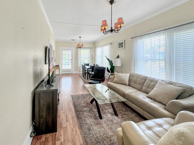 1504 Christopher Columbus Boulevard, Galveston, TX 77550