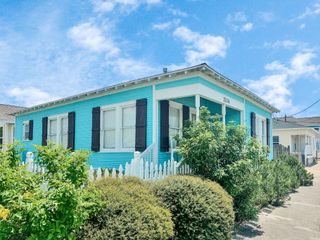 1504 Christopher Columbus Boulevard, Galveston, TX 77550