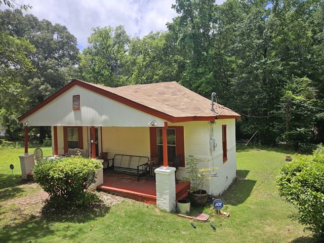 909 16th Avenue, Phenix City, AL 36867