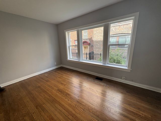 7847 S Bennett Avenue, Chicago, IL 60649