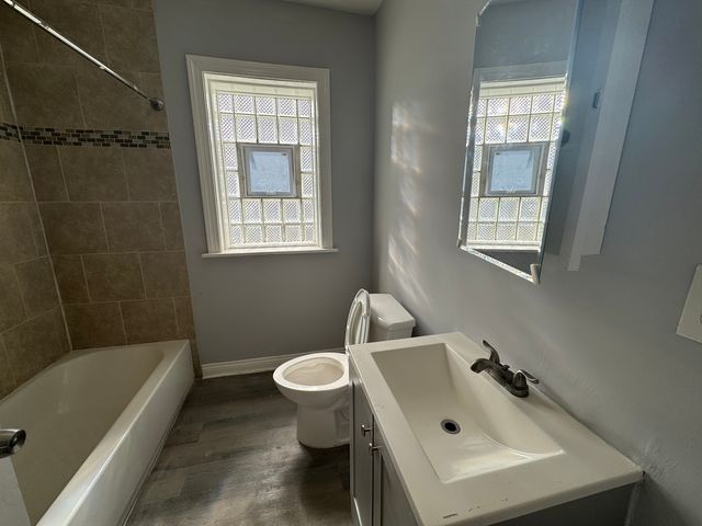 7847 S Bennett Avenue, Chicago, IL 60649