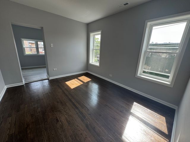 7847 S Bennett Avenue, Chicago, IL 60649