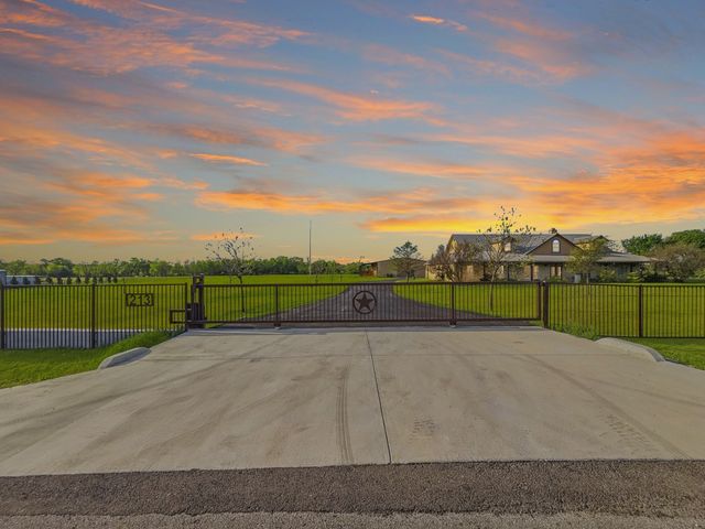 213 Audra Circle, Rhome, TX 76078