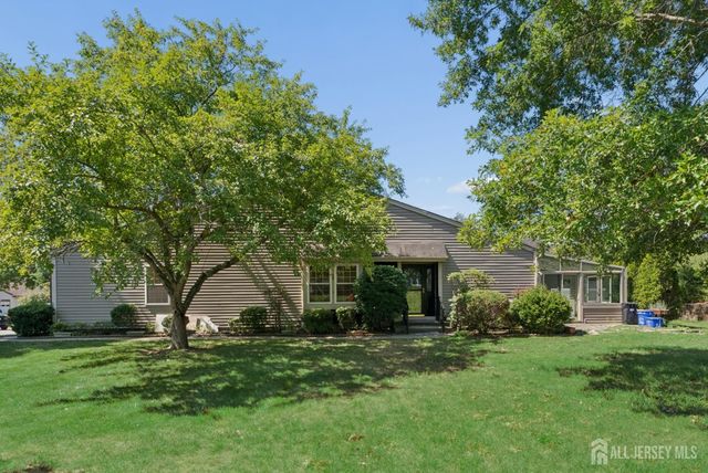 3-A Surrey Court, Monroe, NJ 08831