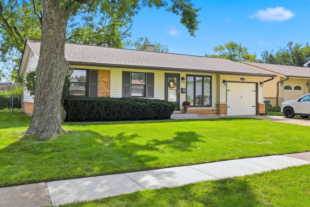 267 Holly Lane, Elk Grove Village, IL 60007 — photo 2