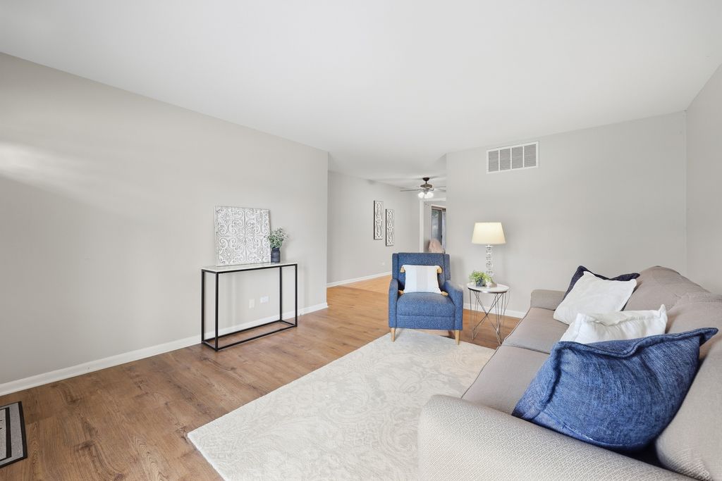 267 Holly Lane, Elk Grove Village, IL 60007 — photo 3