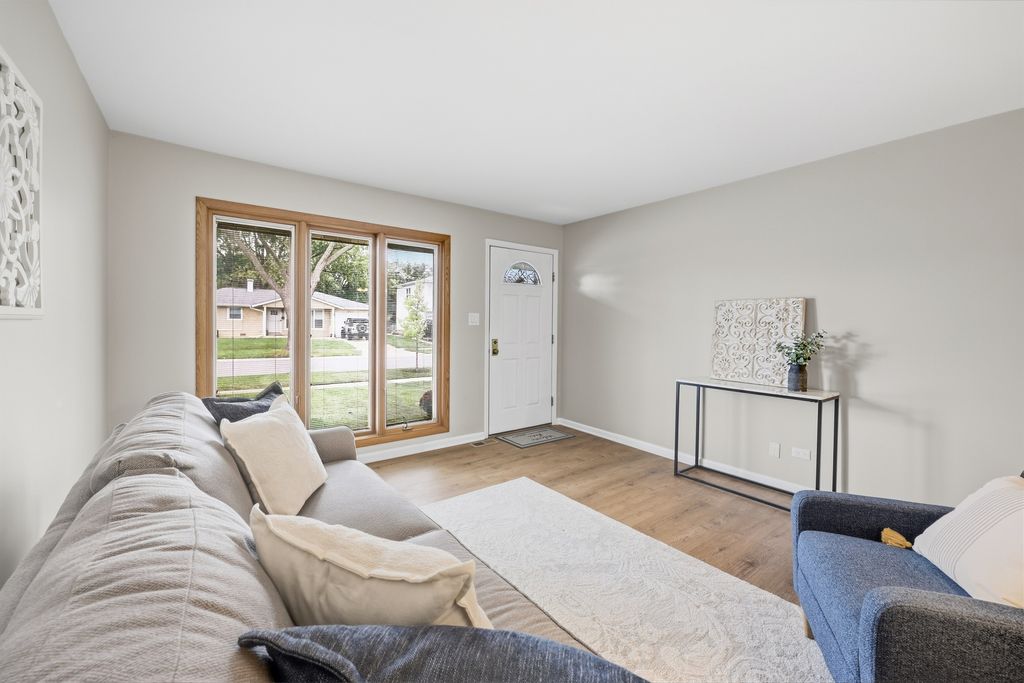 267 Holly Lane, Elk Grove Village, IL 60007 — photo 4