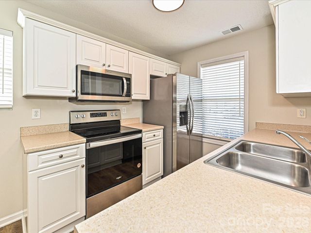 2013 Pin Oak Place, Cramerton, NC 28032