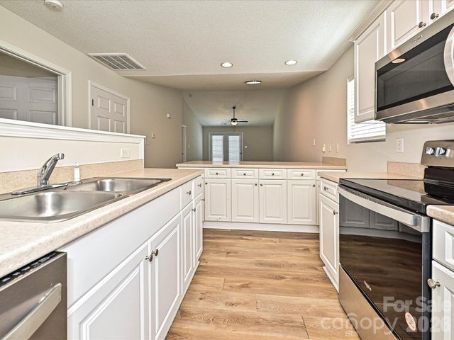 2013 Pin Oak Place, Cramerton, NC 28032